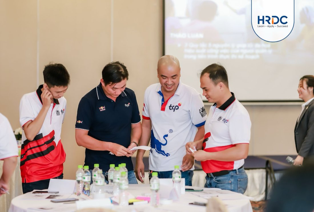 Nhóm học viên cùng xử lý tình huống